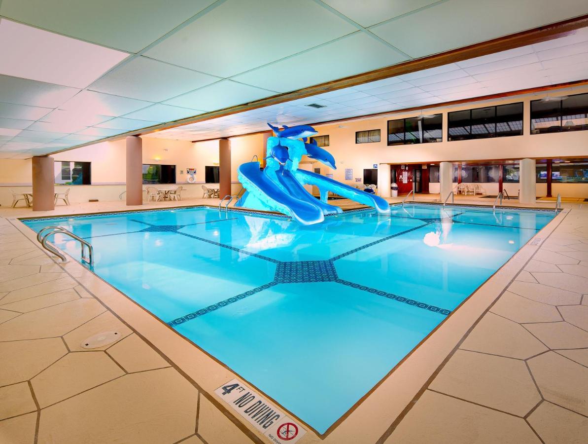 グランド マルキ ウォーターパーク ホテル & スイーツ Lake Delton エクステリア 写真