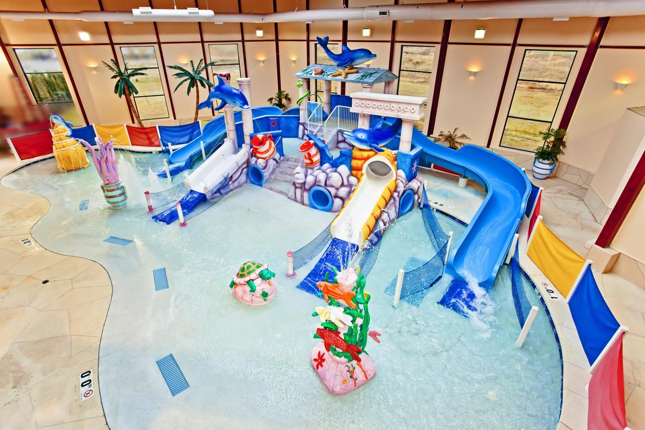 グランド マルキ ウォーターパーク ホテル & スイーツ Lake Delton エクステリア 写真